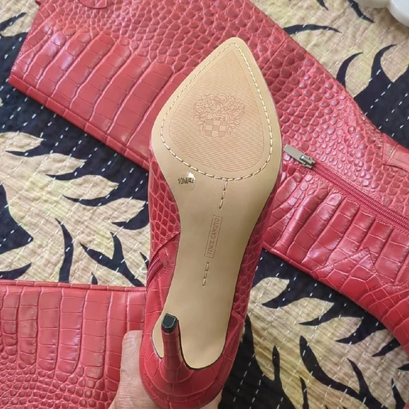 Elegant Red Croc-Embossed Knee-High Boots - Picture 6 of 10